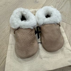 Freshly Picked Shearling Mocks Size 4